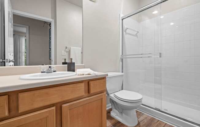 Large Bathroom at Deer Creek Apartment Homes