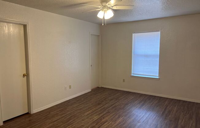 3 beds, 2 baths, $1,300