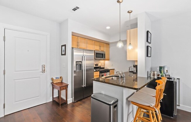 2 beds, 2 baths, 995 sqft, $4,100, Unit 302