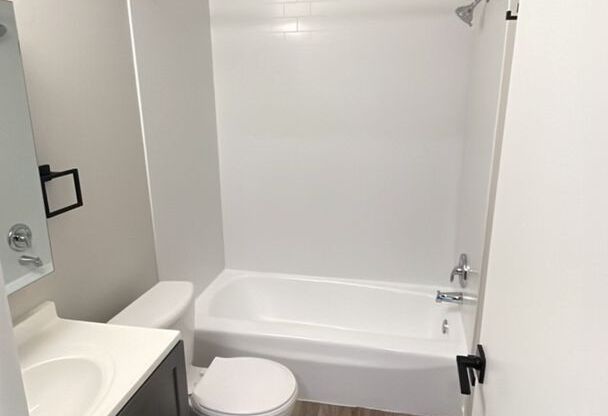 1 bed, 1 bath, 610 sqft, $1,285, Unit 241-105