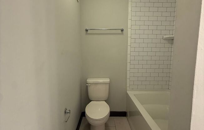 1 bed, 1 bath, 600 sqft, $995, Unit Apt. 16