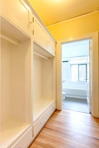 Studio, 1 bath, 425 sqft, $1,275, Unit 212