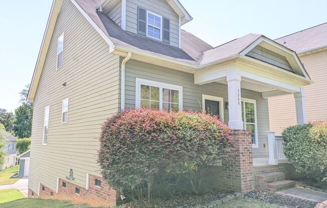 Beautiful 3 bed/2 bath with hardwoods in Huntersville!