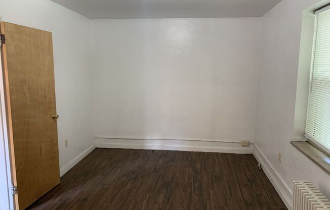2 beds, 1 bath, $1,700, Unit 217B