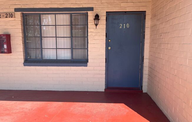 2 beds, 1 bath, $875, Unit 210