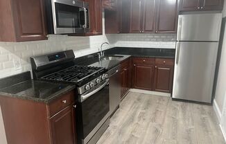 2 beds, 1 bath, 680 sqft, $2,350, Unit 27-11
