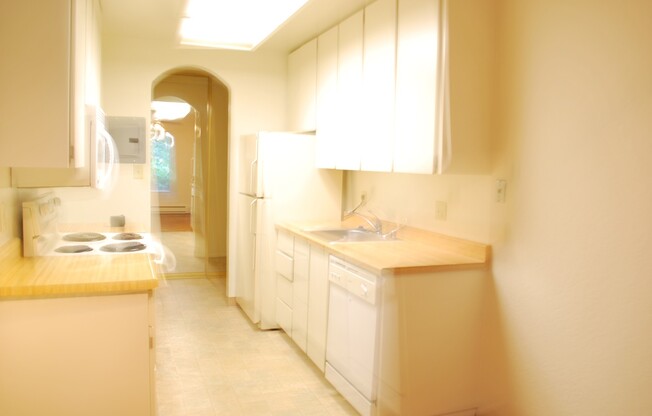 2 beds, 1 bath, $3,000, Unit Unit 133