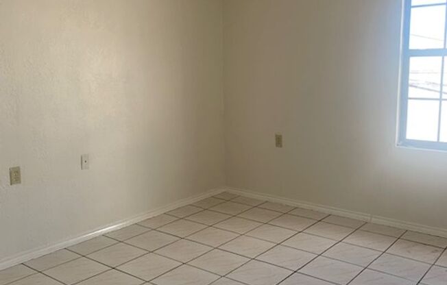 2 beds, 1 bath, 890 sqft, $1,050, Unit Ronbel Guerrero 1