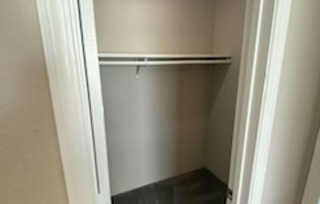 2 beds, 2 baths, 856 sqft, $869, Unit 2827-1817