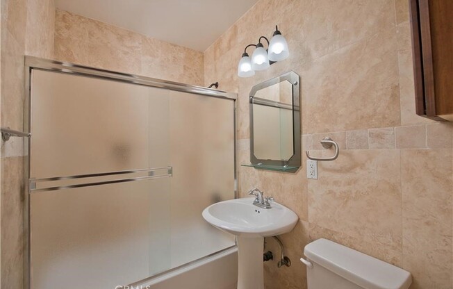 4 beds, 2.5 baths, 2,500 sqft, $5,200
