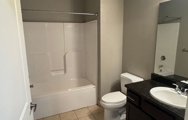 2 beds, 2 baths, $1,150, Unit Walnut A103