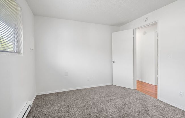 3 beds, 1 bath, 864 sqft, $1,995, Unit 17