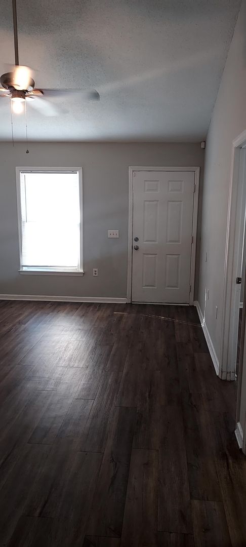 230 Lanier Dr