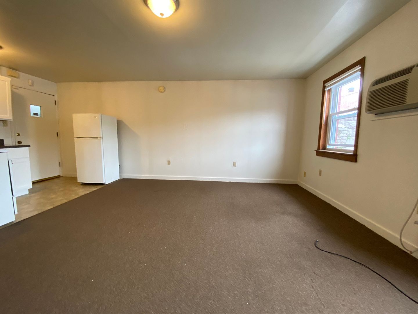 Fantastic Studio in S. Oakland!! Call Today to Schedule a Tour!!