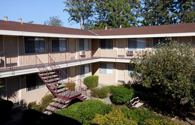 Park Regent Apartments 2020 Latham Street  Mountain View, CA 94040