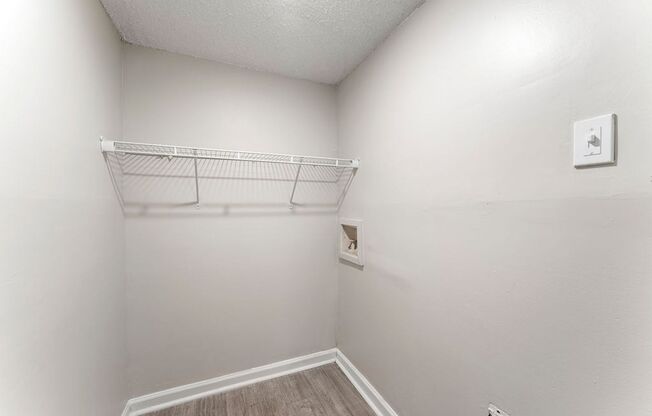 2 beds, 1 bath, 907 sqft, $1,070, Unit C38