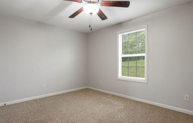 2 beds, 1.5 baths, 1,050 sqft, $1,300, Unit Memorial Drive - E