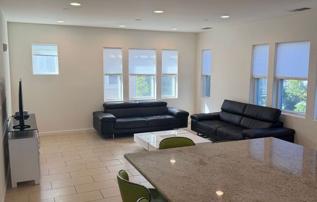 Turnkey Elegance: Fully Furnished Executive Home at 401 S Hummingbird