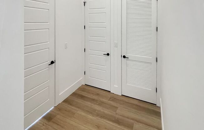 2 beds, 1 bath, 893 sqft, $2,450, Unit 1305
