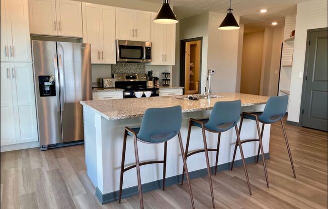 2 beds, 2 baths, 1,377 sqft, $2,300, Unit 1-200 - Furnished