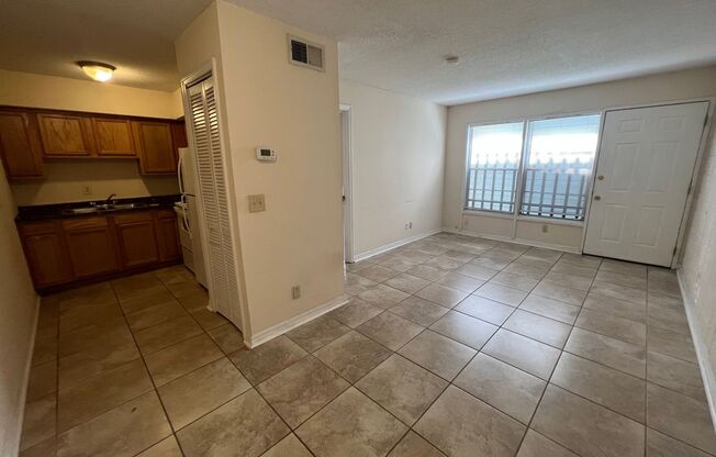 1 bed, 1 bath, 700 sqft, $925, Unit Unit 1