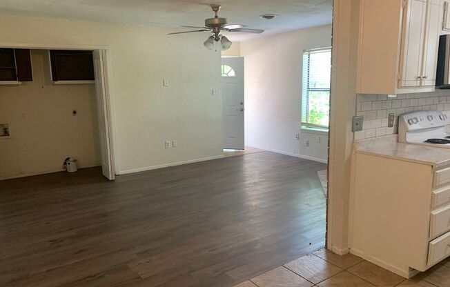 2 bedroom 1 bath duplex!