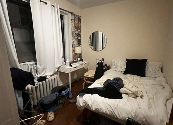 3 beds, 1 bath, 837 sqft, $5,600, Unit 4