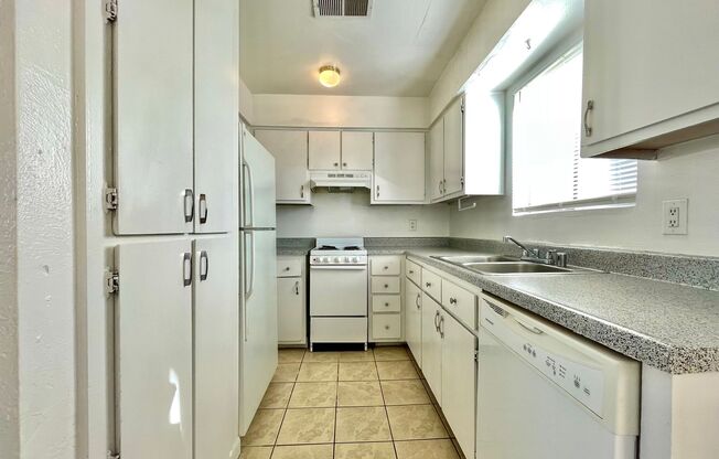 2 beds, 1.5 baths, 800 sqft, $995, Unit Unit 22