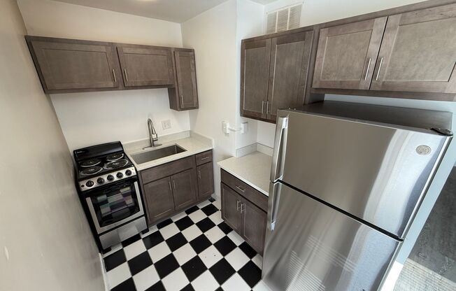Studio, 1 bath, 400 sqft, $950, Unit #119