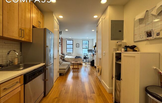 344 W 17 ST