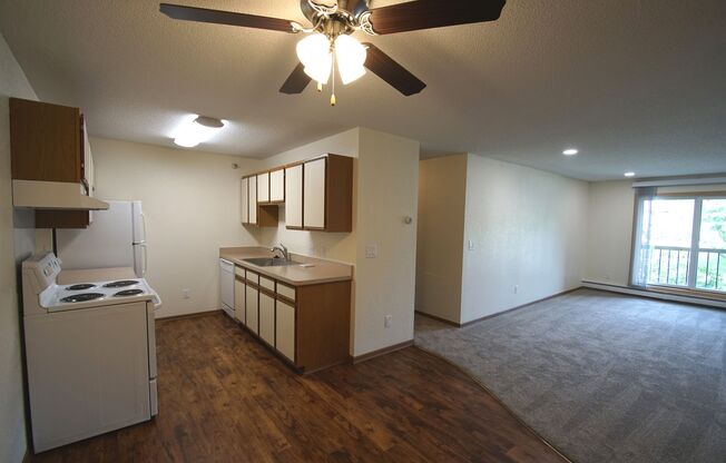 2 beds, 2 baths, 915 sqft, $1,695, Unit 204