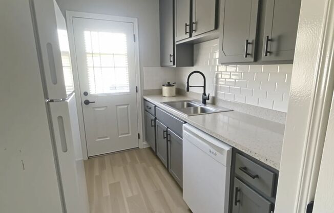 "Discover Urban Serenity at Skye at Athens: Where Comfort Meets Convenience!"