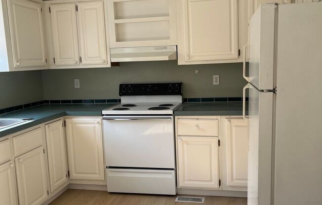 3 beds, 2 baths, $1,950, Unit # 74