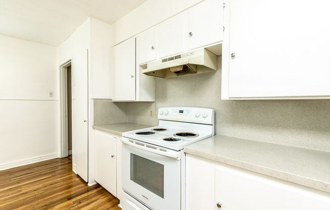 2 beds, 1 bath, $995