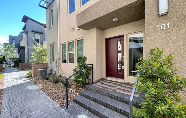 This spectacular 3-bedroom with amazing city veiw! Ready for Immediate move-in!