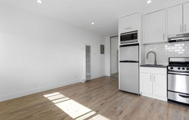 Studio, 1 bath, 230 sqft, $1,825, Unit 716- 02