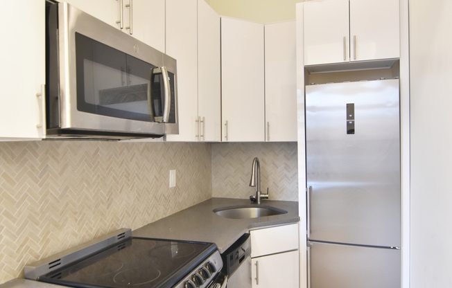 1 bed, 1 bath, $2,330, Unit 3-B