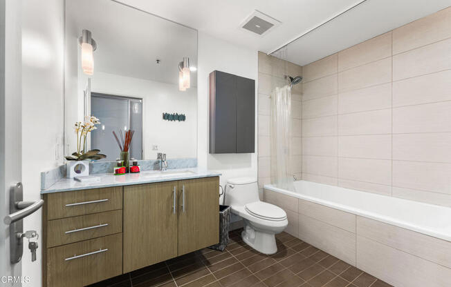 1 bed, 1 bath, 950 sqft, $3,700, Unit 427