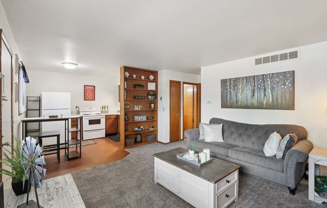 2 beds, 1 bath, 660 sqft, $1,175