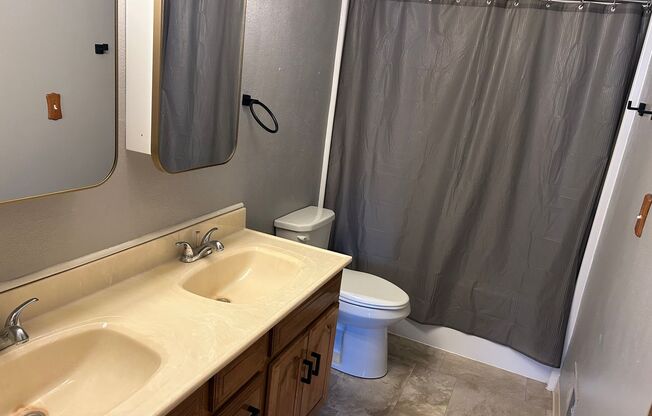 3 beds, 1 bath, $1,450