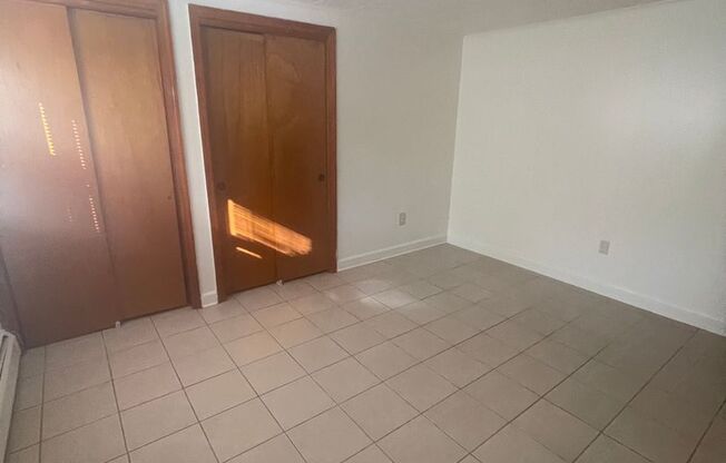 2 beds, 1 bath, 903 sqft, $1,110, Unit D-6
