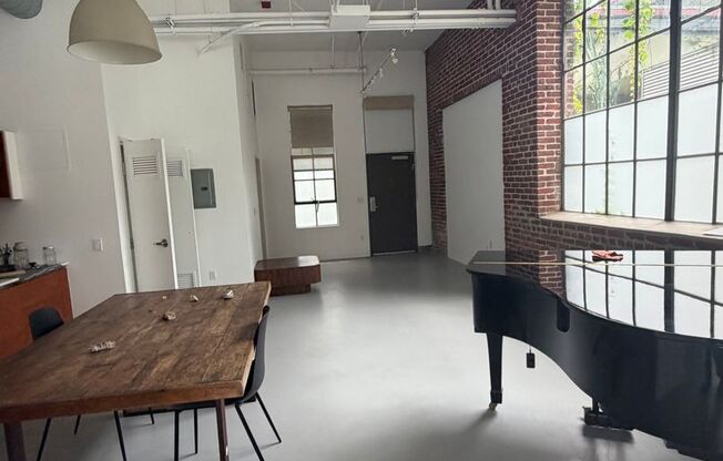 1 bed, 1 bath, 916 sqft, $3,200, Unit 2121 B112