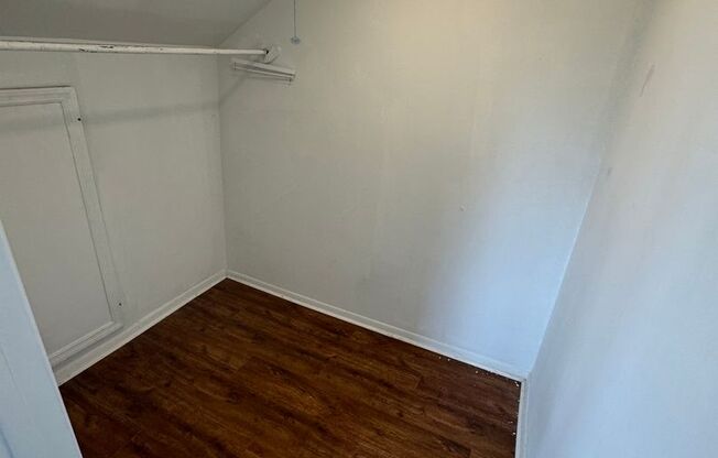 2 beds, 1 bath, $1,550, Unit Apt E