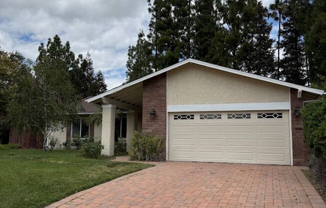 3 Bedroom, 2 Bathroom West Hills Home for Lease!