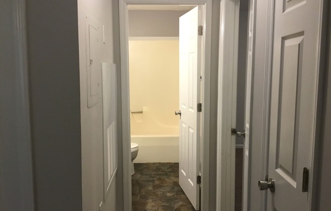 2 beds, 1 bath, $1,000