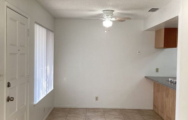 2 beds, 1 bath, 940 sqft, $1,200, Unit 203