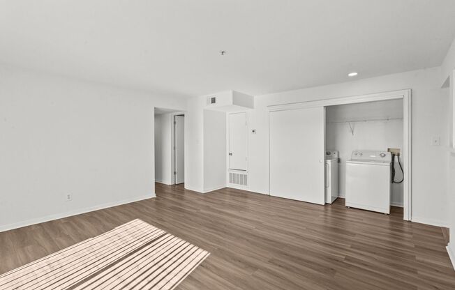 2 beds, 2 baths, 853 sqft, $1,400, Unit #370