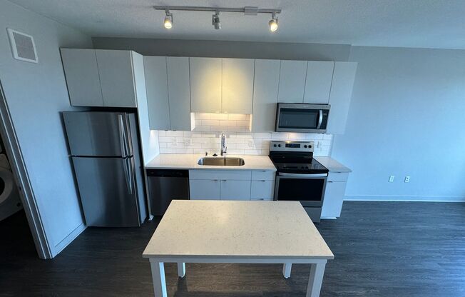Studio, 1 bath, 455 sqft, $1,245, Unit 214