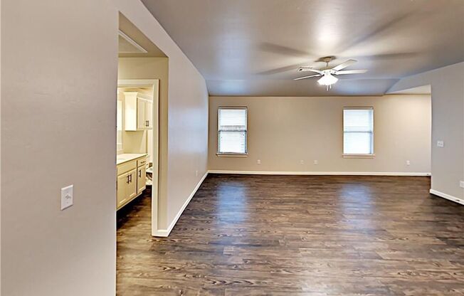 2 Bedroom 2 Bath 2 Car Garage Duplex - Great location close to the Broadway Extension and 8 minutes from downtown OKC