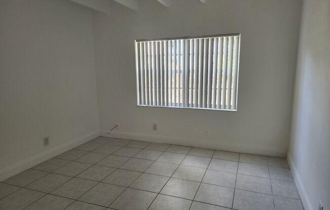 2 beds, 1 bath, 800 sqft, $1,895, Unit 105